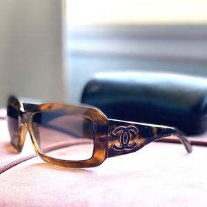 Auth🌺 Chanel Brown Sunglasses.